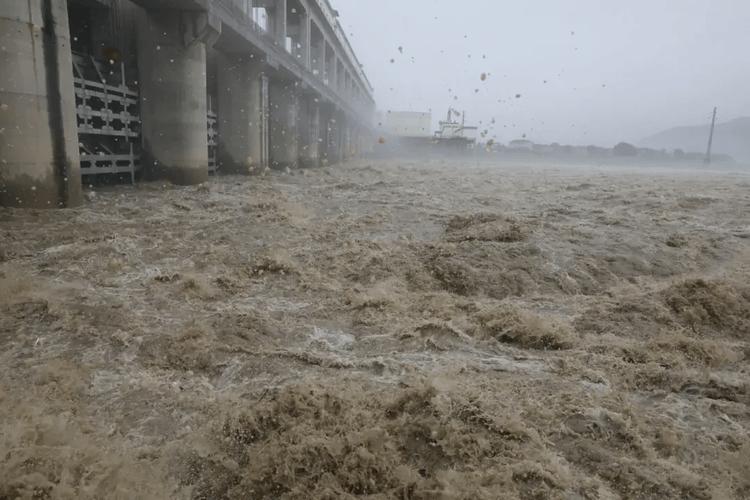 四川雅安暴雨已致8人遇难,设计策略快速解答_整版DKJ656.74